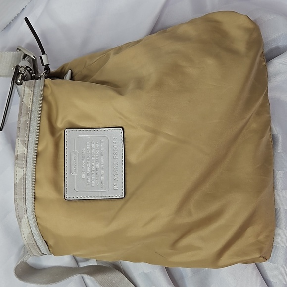 COACH GETAWAY CREME/ GRAY SATEEN SIGNATURE CROSSBODY TRAVEL FILE BAG - Picture 6 of 7